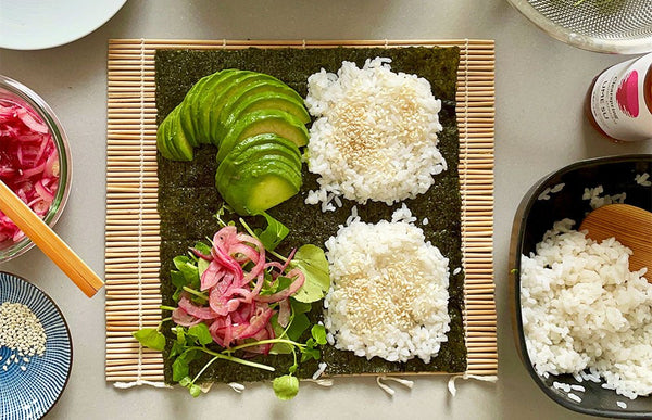 2-min wrap hack but make it SUSHI 🍣 Used a nori sheet instead of a  tortilla & filled with brown rice, salmon, avocado & spicy mayo. 🥑Let…